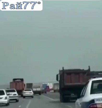 Погоня полиции за угнанным самосвалом попала на видео в Иране