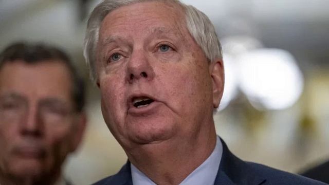 Поддерживающий Зеленского американский сенатор раскритиковал его. смотреть онлайн