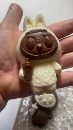 Лабубу шоколадный это совершенно новый вид трендовой игрушки, мгновенно покоривший сердца миллионов