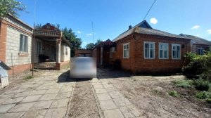 Продается земельный участок с расположенными на нем двумя жилыми домами в ст. Медведовской,