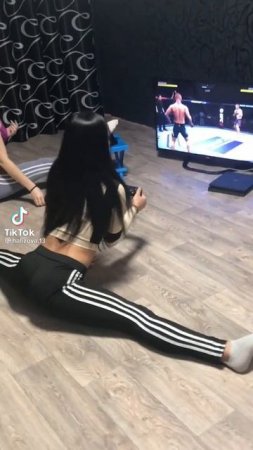 Классные спортивные милашки играют в бокс