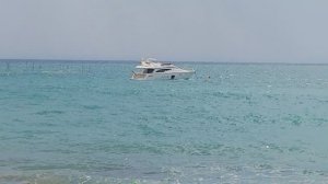 яхта в бухте Провато