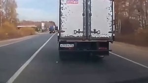 Как не стоит обгонять на трассе. ДТП