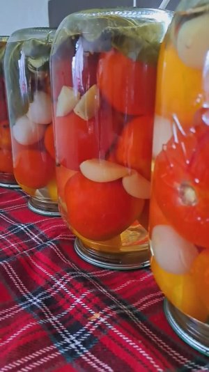 Простой рецепт очень вкусных маринованных помидор!!!🍅🍅🍅