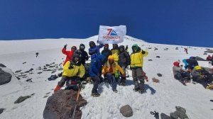 Группа Клуба 7 Вершин "Не просто огурцы" поднялась на Скалы Пастухова