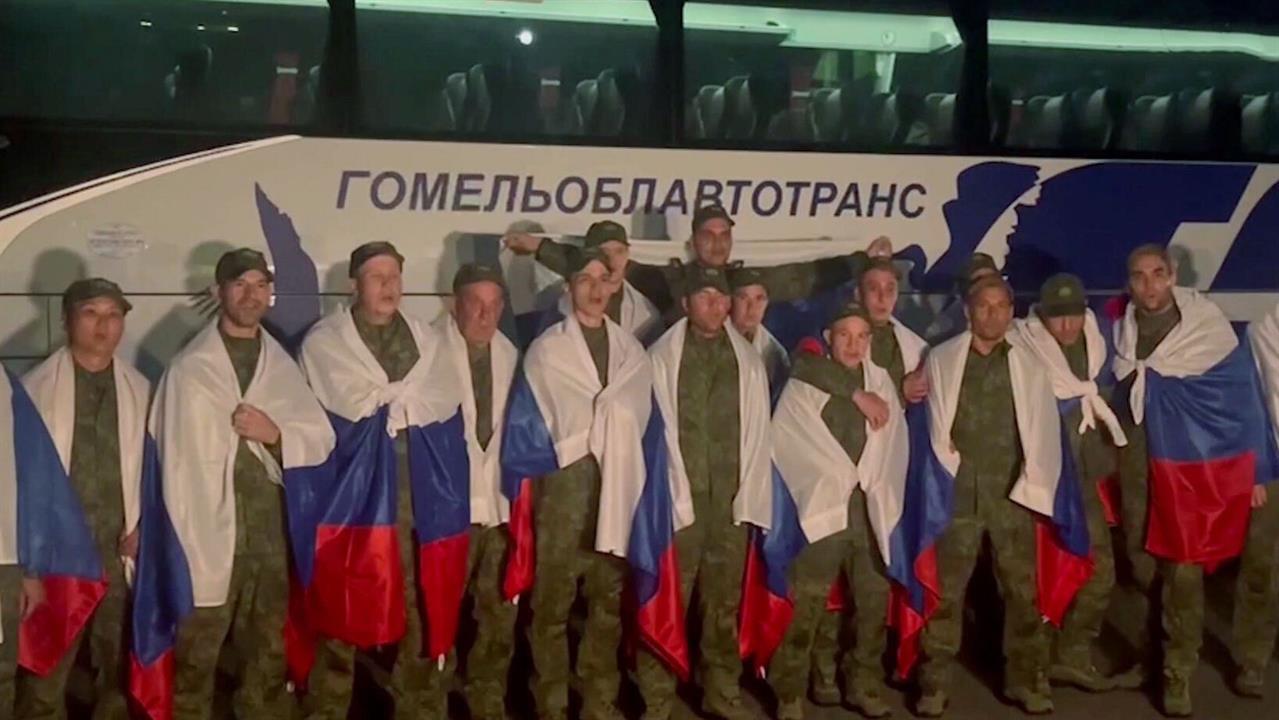 В Подмосковье несколько часов назад приземлился самолет с российскими бойцами