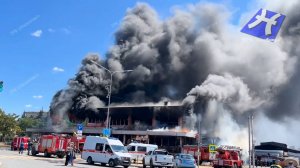 В Новошахтинске сгорел универмаг "Русь"