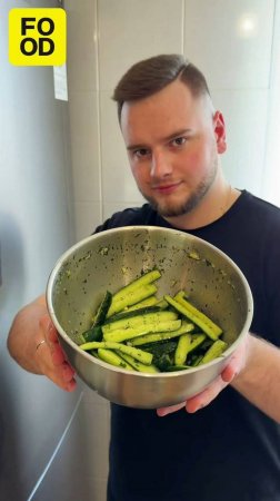 Вкуснейшие малосольные огурчики — закуска от нашего амбассадора Виталия Ворожцова #foodru #рецепты