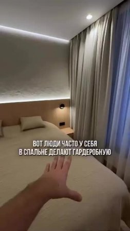 Идея для гардеробной, которая сэкономит место