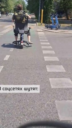 Алматинец удивил поездкой на самокате
