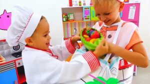 Влад и Ники играют в ресторан! Видео для детей.