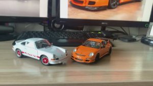 Обзор моделей Porsche 911 Carrera RS 2.7 и GT3 RS от Welly в масштабе 1/24