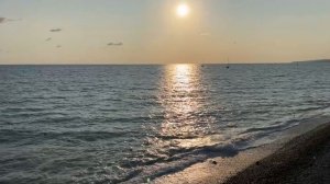 Адлер. Закат. Набережная. Чёрное море. Волны.