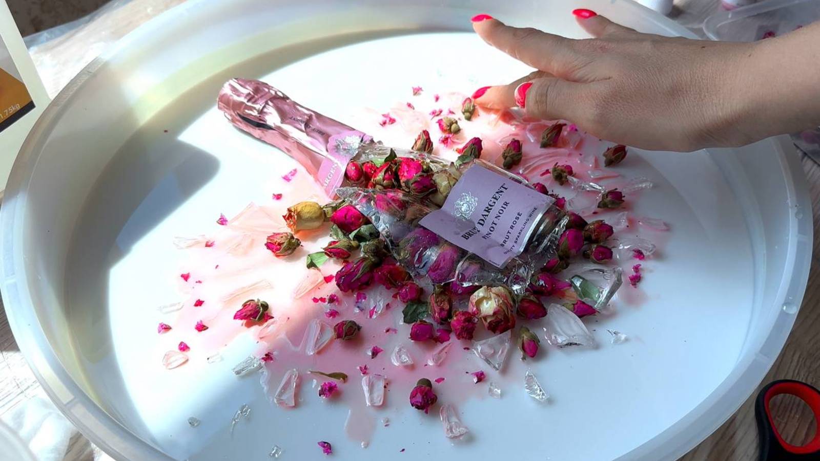 Идея стола из эпоксидной смолы, которую вы никогда не видели!😍 смотреть онлайн