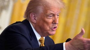 Politico: Трамп в ярости из-за всеобщего внимания к делу Эпштейна