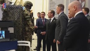 Дмитрий Медведев посетил стенд АНО «ЦБСТ» в рамках встречи с ветеранами в Музее Победы