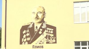"Хъæбатырты цæсгæмттæ" проекты фæлгæты Алагиры 2-æм скъолайы къулыл фæзынд Плиты Иссæйы портрет