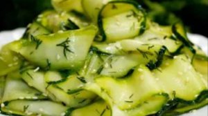 Никто не догадывается, что этот салат из сырого КАБАЧКА