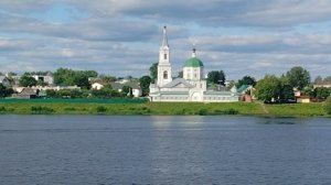 Единственно действующий Свято-Екатерининский женский монастырь на Волге в Твери.