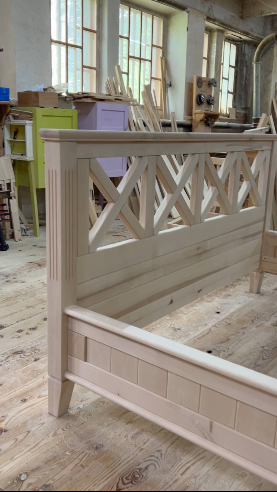 Кровать Валерия из массива дерева - рабочий процесс.