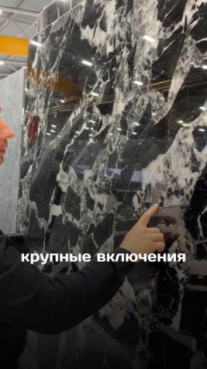 Брекчевидные мраморы — природные полотна, где фон сливается с выразительными обломками других пород