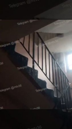 В одной из многоэтажек по улице Новосибирская - водопады. Даже в кавычки брать не будем.