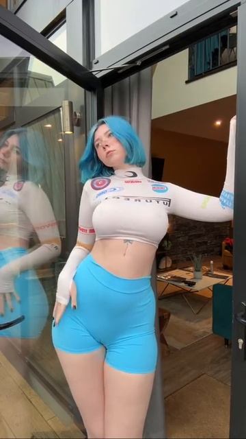 Девушка с голубыми волосами смотреть онлайн