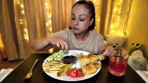 Мукбанг🍗Запечённая курица в панировке, Жареная картошка 🥗🍟Разговоры о еде ☺️🤤