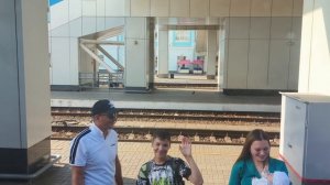 Уезжаю домой ,провожают и встречают.