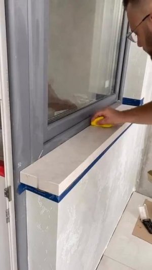 Процесс монтажа подоконника из керамогранита