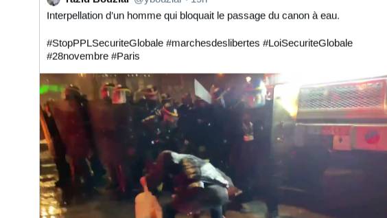 Interpellation d’un homme qui bloquait le passage du canon à eau. - - StopPPLSecuriteGloba