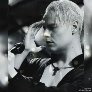 На рассвете открою окошко... Постою на пороге немножко... И пойду босиком по росе...
