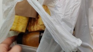 Обед фастфуд в деревне, уют деревенский и счастливая деревенская атмосфера