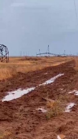 На соседнюю Волгоградскую область обрушился страшный ураган. На кадрах - город Волжский.