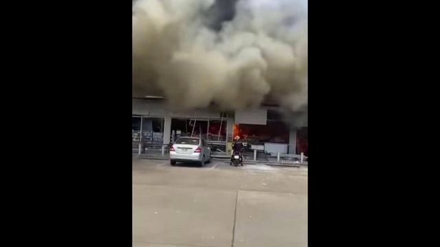 ⚡️Срочно! Камбоджа начала обстрел территории Таиланда — граница закрыта, бои продолжаются