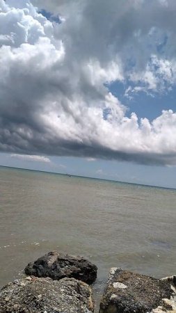 Когда идут дожди в Архипо-Осиповке море становится мутным