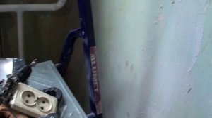 Ремонт кухни 19 день// Установил розетку под технику// Шпаклюю стену под обои