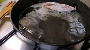 Карп жареный с луком.