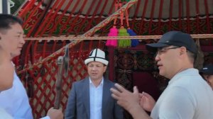 Топор для президента Монголии. Садыр Жапаров сделал необычный подарок