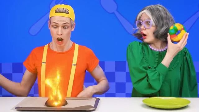 Кулинарный Челлендж: Я против Бабушки | Кухонные Гаджеты и Лайфхаки для Родителей Multi DO Challenge смотреть онлайн