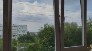 В деревне идет дождь, уют в деревне, ливень за окном