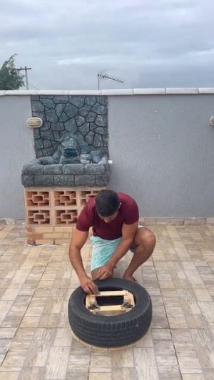 Столик из старой покрышки