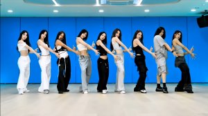 TWICE (트와이스)-'THIS IS FOR' dance practice
mirrored