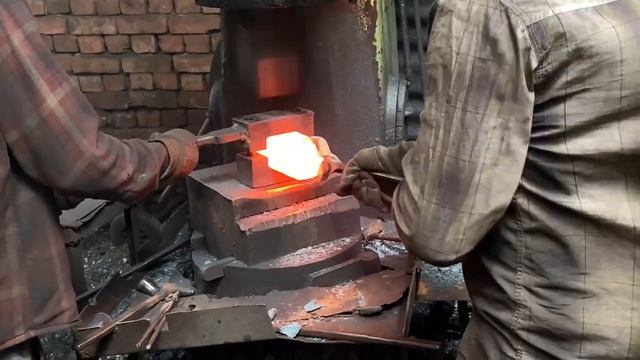 Самый невероятный процесс ковки молотком смотреть онлайн
