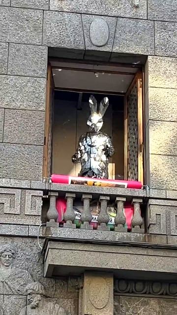 Танцующий заяц на ул. Большая Морская в Санкт-Петербурге #танцующийзаяц смотреть онлайн