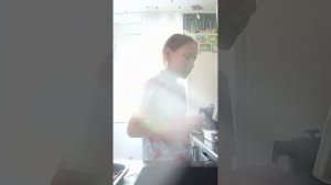 Готовлю блюдо из ягод, молока и шоколада!