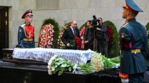 Владимир Путин на прощании со своей однокурсницей, главой Верховного суда России Ириной Подносовой