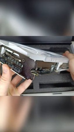 Видеокарта MSI GeForce RTX 5070 GAMING TRIO WHITE 12G
