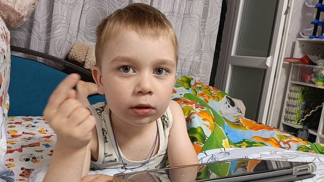 ВИДЕОБЛОГЕР АРТЁМ И ЕГО МАМА смотреть онлайн