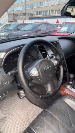 Обзор на Infiniti QX70 Кроссовер  3.0 D AT 2014г